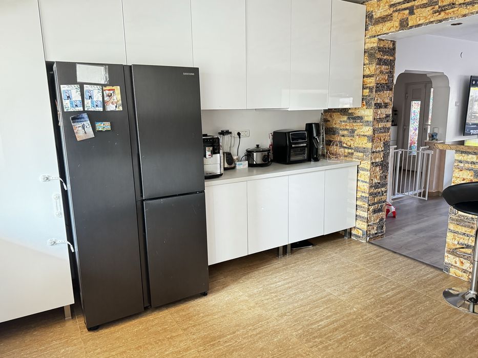 Vila P+2 - 560m2 utili, Garaj, Panouri Solare + Baterii +Pompa Caldura