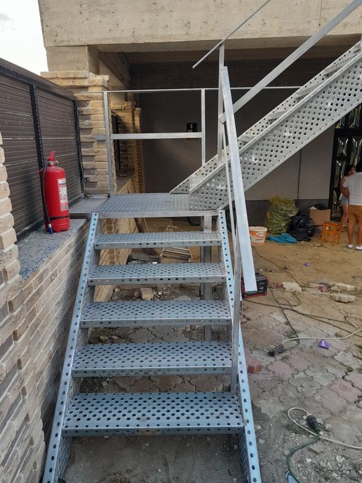 Scări metalice galvanizate la orice demisiune asiguram transport ori u