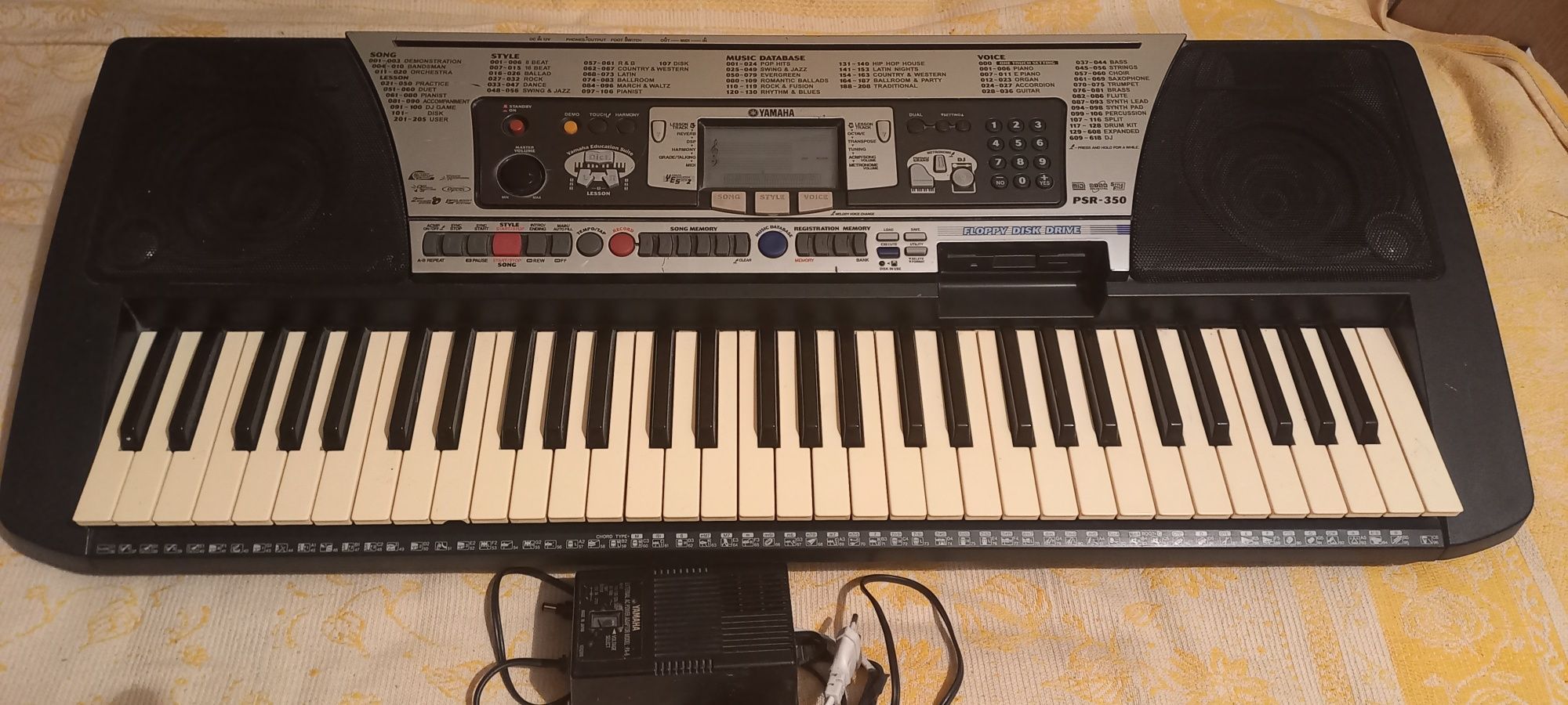 Yamaha PSR350. ALTO MACRO830.