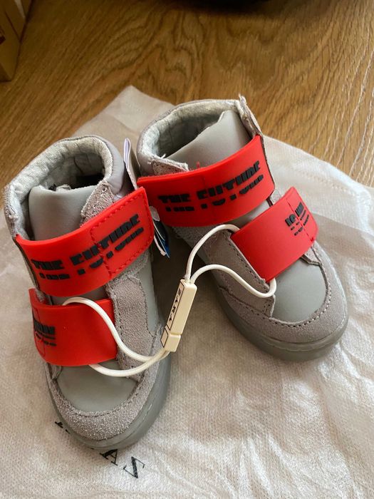 нови бебешки обувки