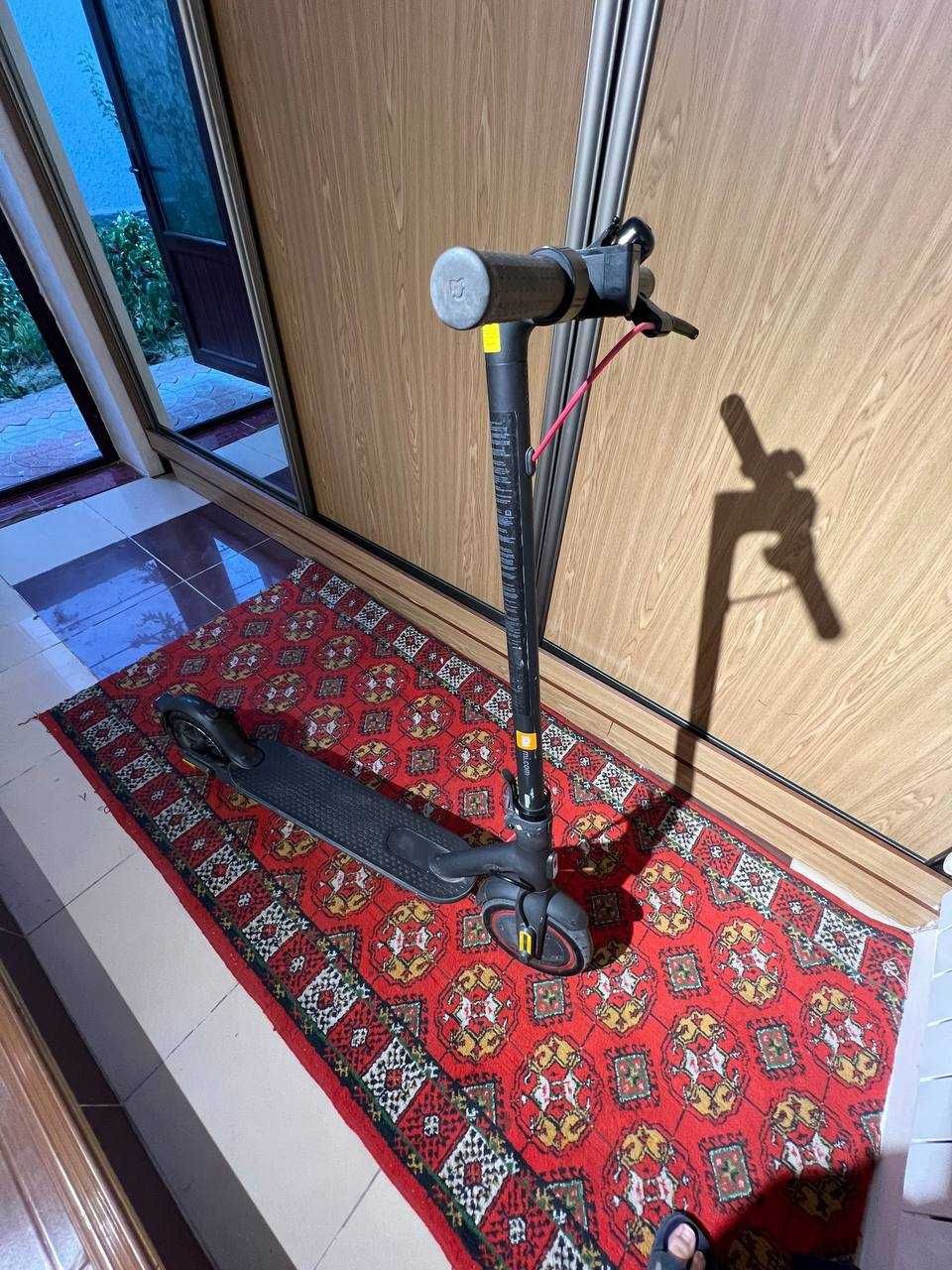 Электросамокат Xiaomi MI electric scooter pro 2