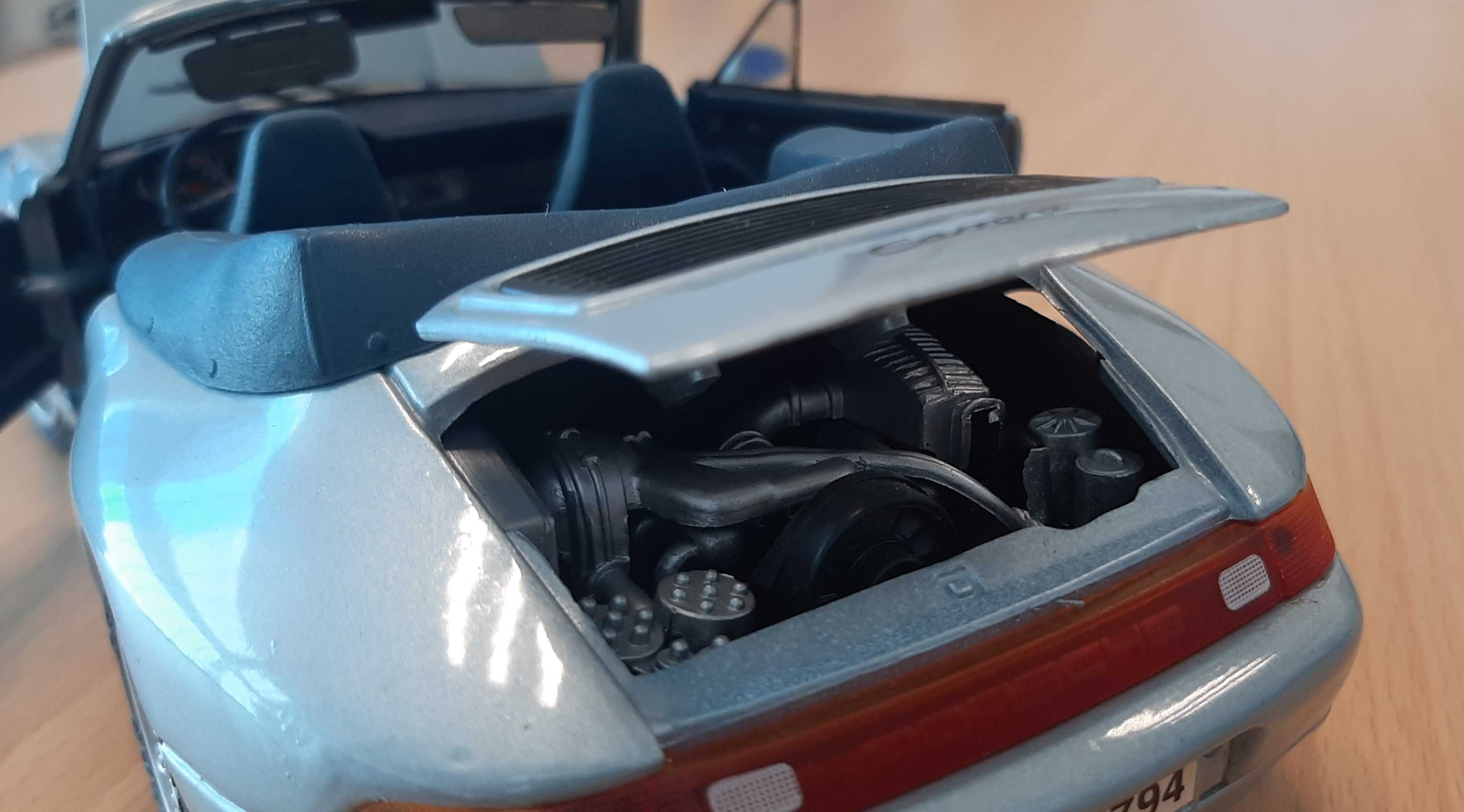 Maisto 1:18 Porsche Carrera Cabriolet