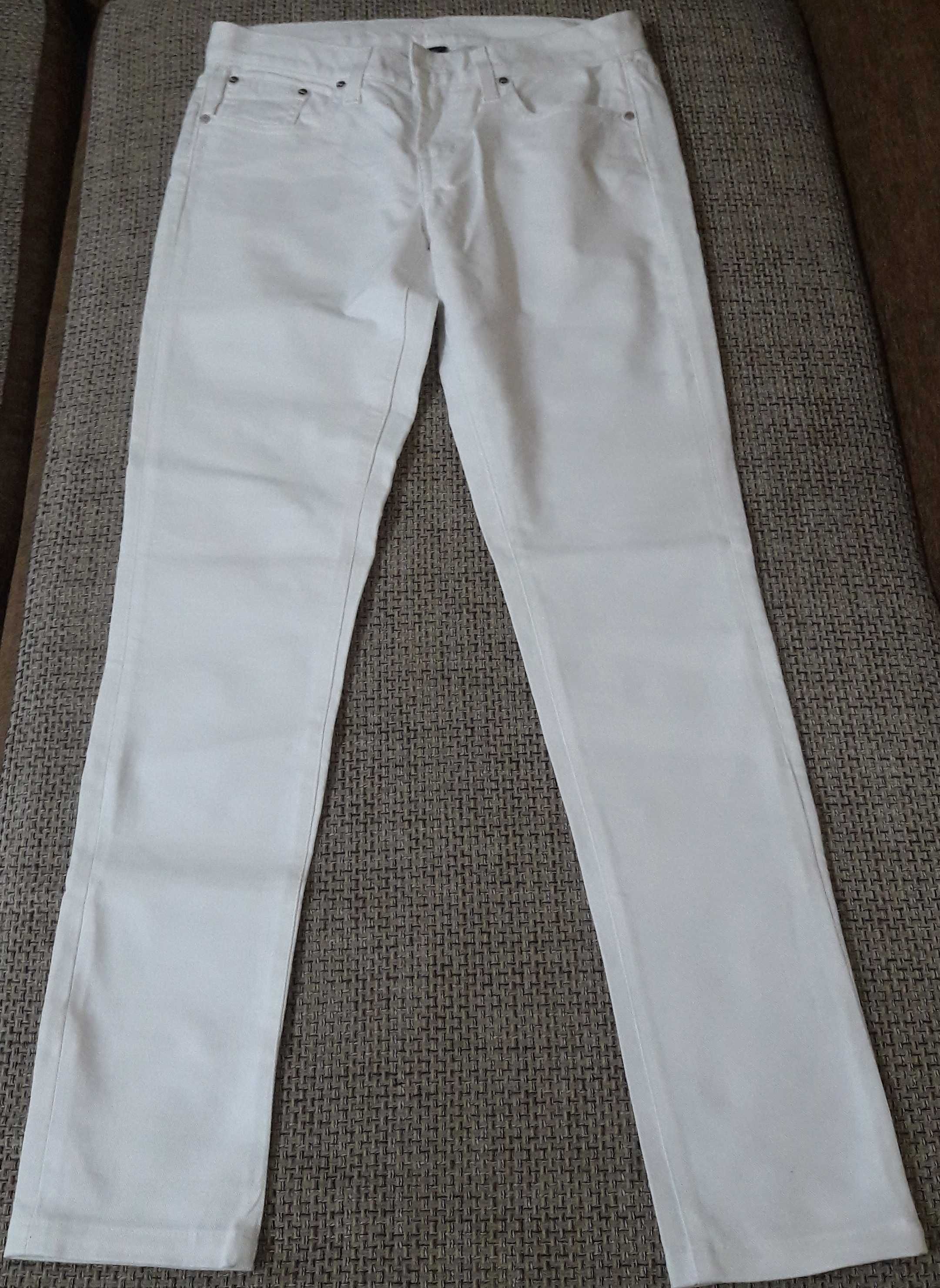 новые белые джинсы