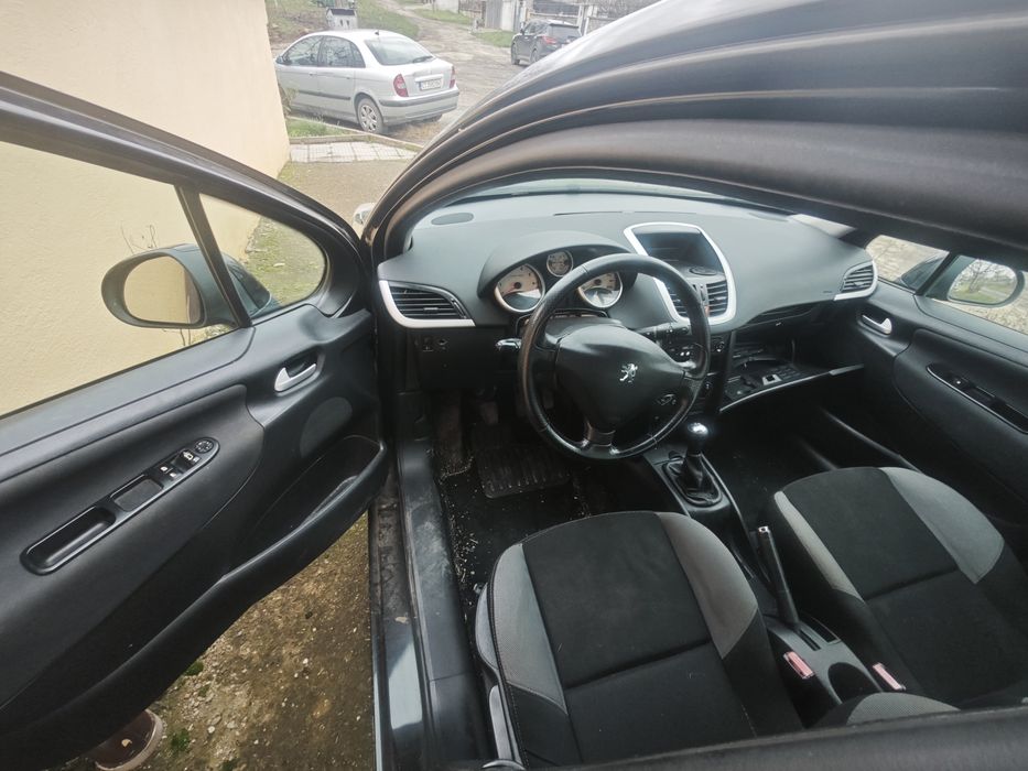 Peugeot 207 1.4 бензин