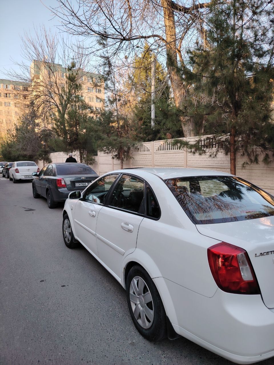 Lacetti 1.6 белая 2013год.есть метан