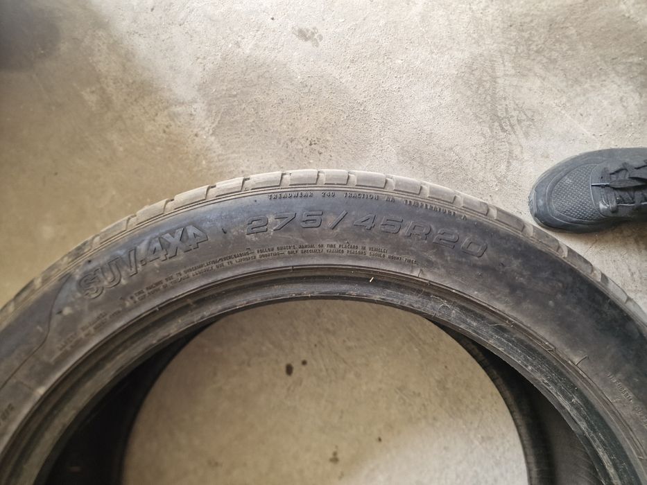 Vând 2 cauciucuri vara 275.45.20