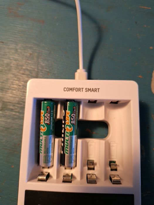 încărcător baterii reîncărcabile ANSMANN  2 acumulator cadou.