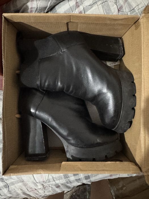 Продам зимние ботильоны