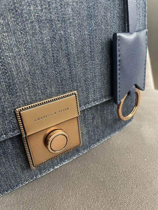 Дамска чанта Charles and Keith