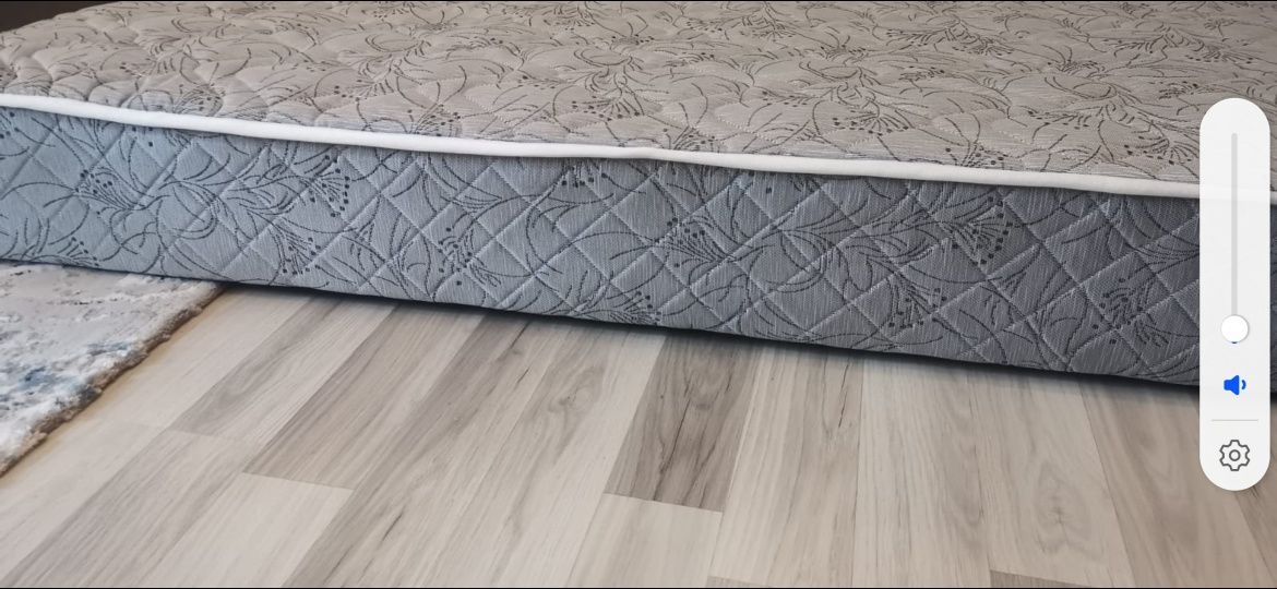 Нов, еднолицев, пружинен матрак 90/200см..
