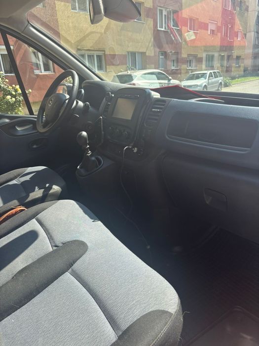 Vand opel vivaro an 2016 sau schimb cu autoturism