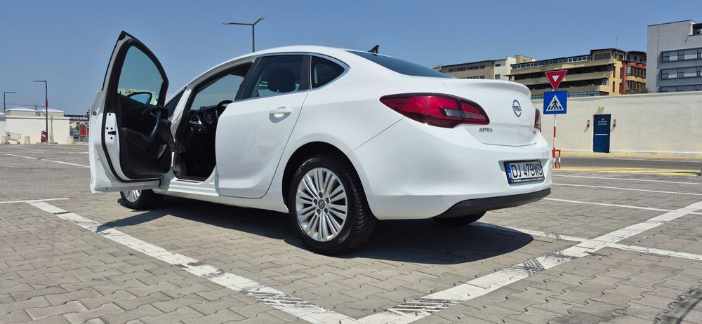 OPEL ASTRA J NOTCHBACK, 1.7 CDTI, an 2013, 130 CP, inmatriculata in RO