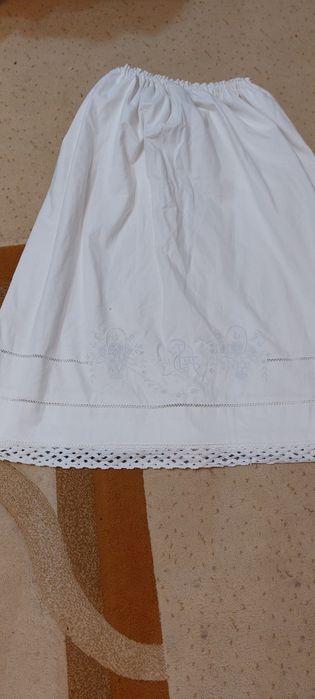 Poale costum popular