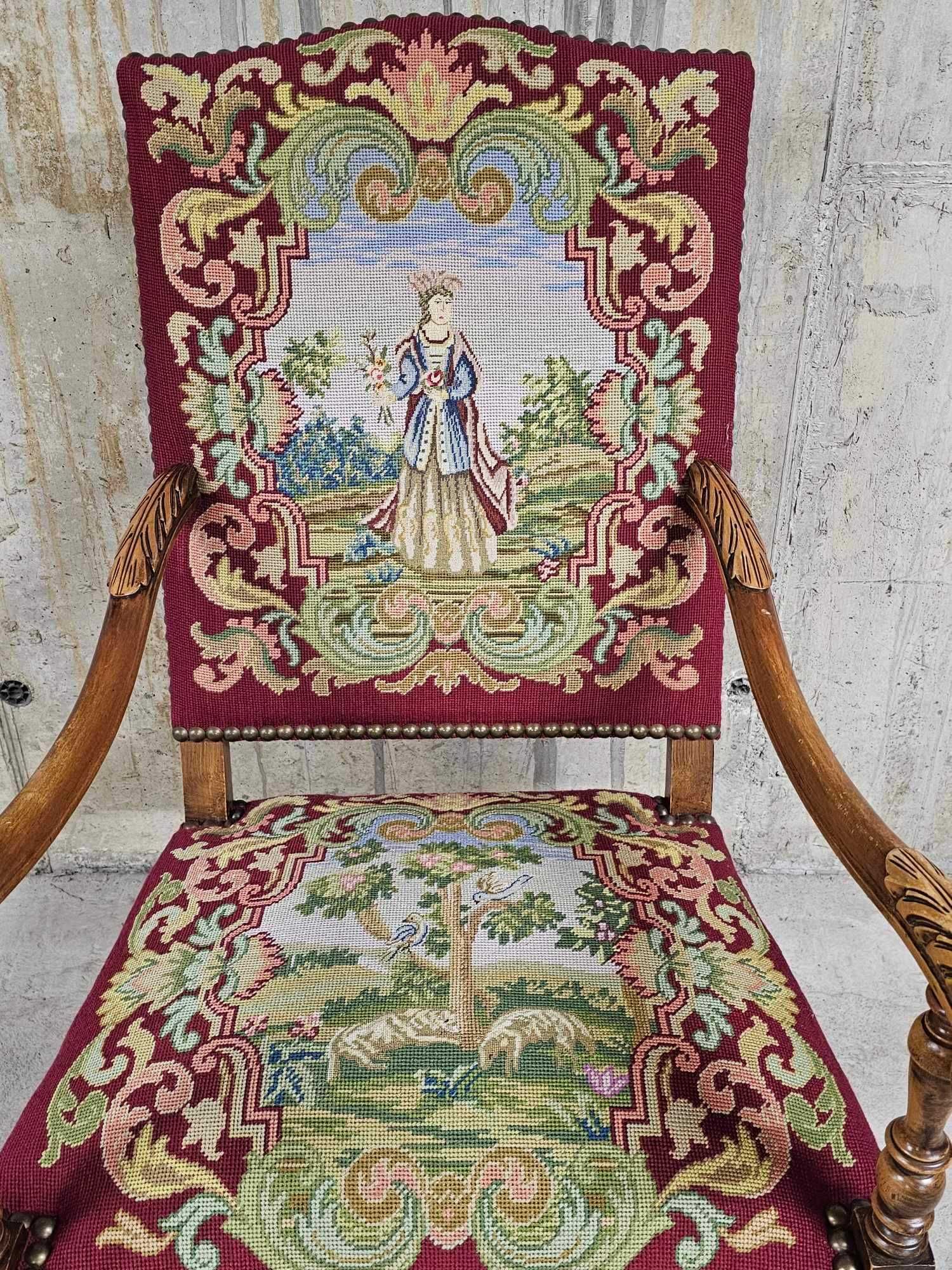 Уникално кресло с дърворезба в перфектно състояние