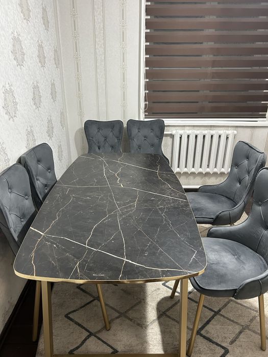 Стол и 6 стульев