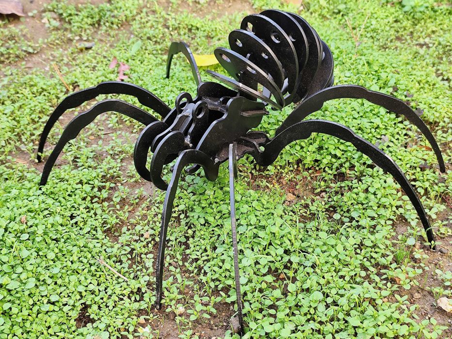 Метален паяк тарантула