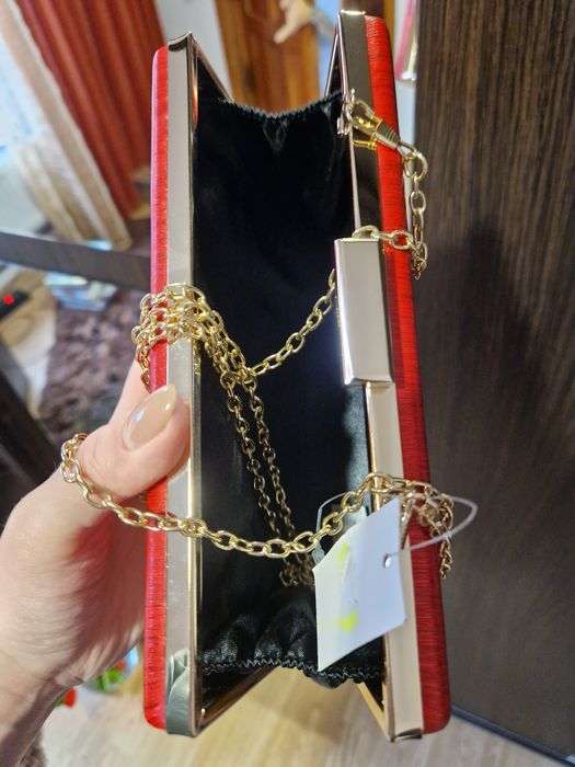 Plic roșu, nou cu eticheta