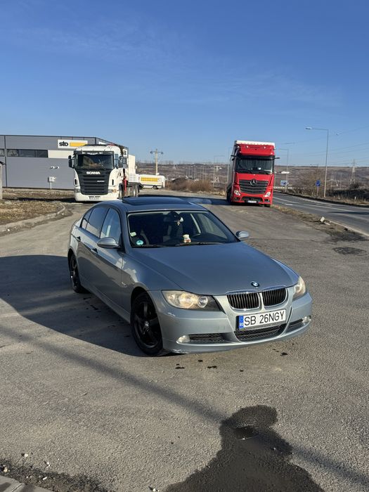 BMW E90 320i  Sedan