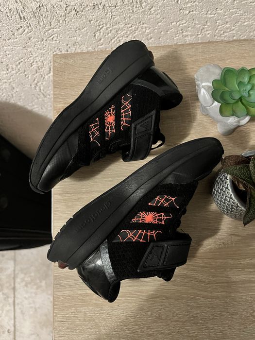 Adidas Marvel маратонки за момче 28