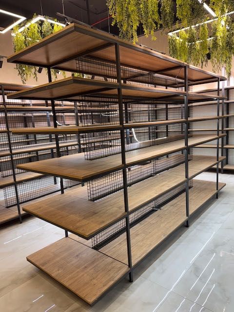 Срочно! Лофт усулида килинган янги витрина сотилади!