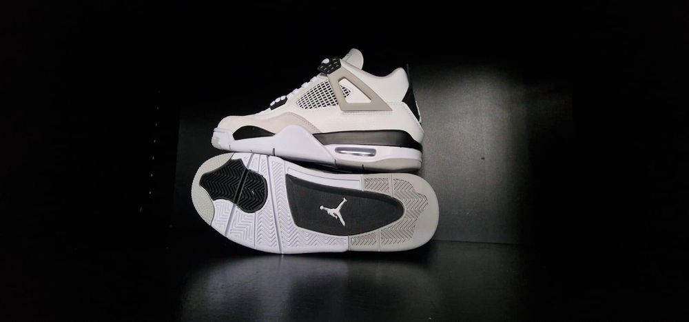 Jordan Retro 4 Military Black