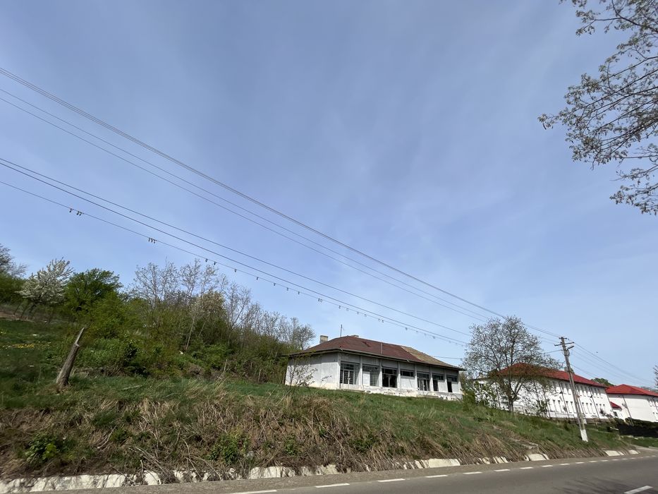Teren si cladirie de vanzare in Comuna Vulturesți