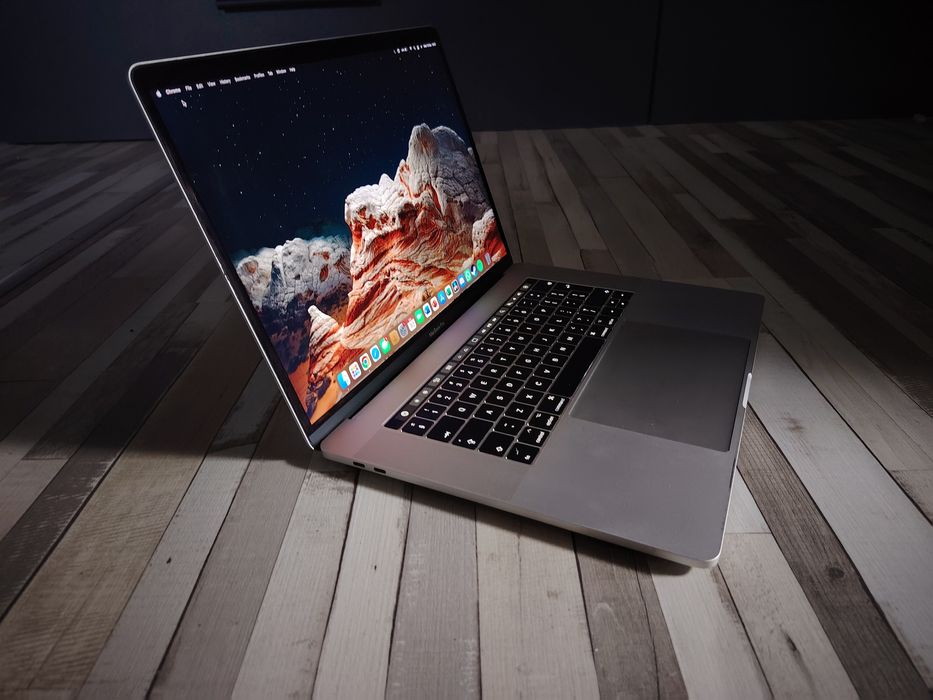 Apple MacBook Pro Retina Touchbar