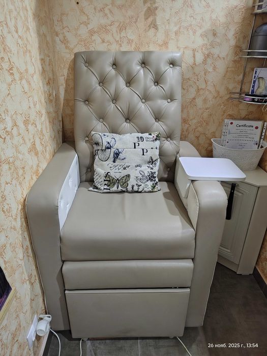 Педикюрное кресло-трон,спецзаказ,лифтовый механизм+чайный столик