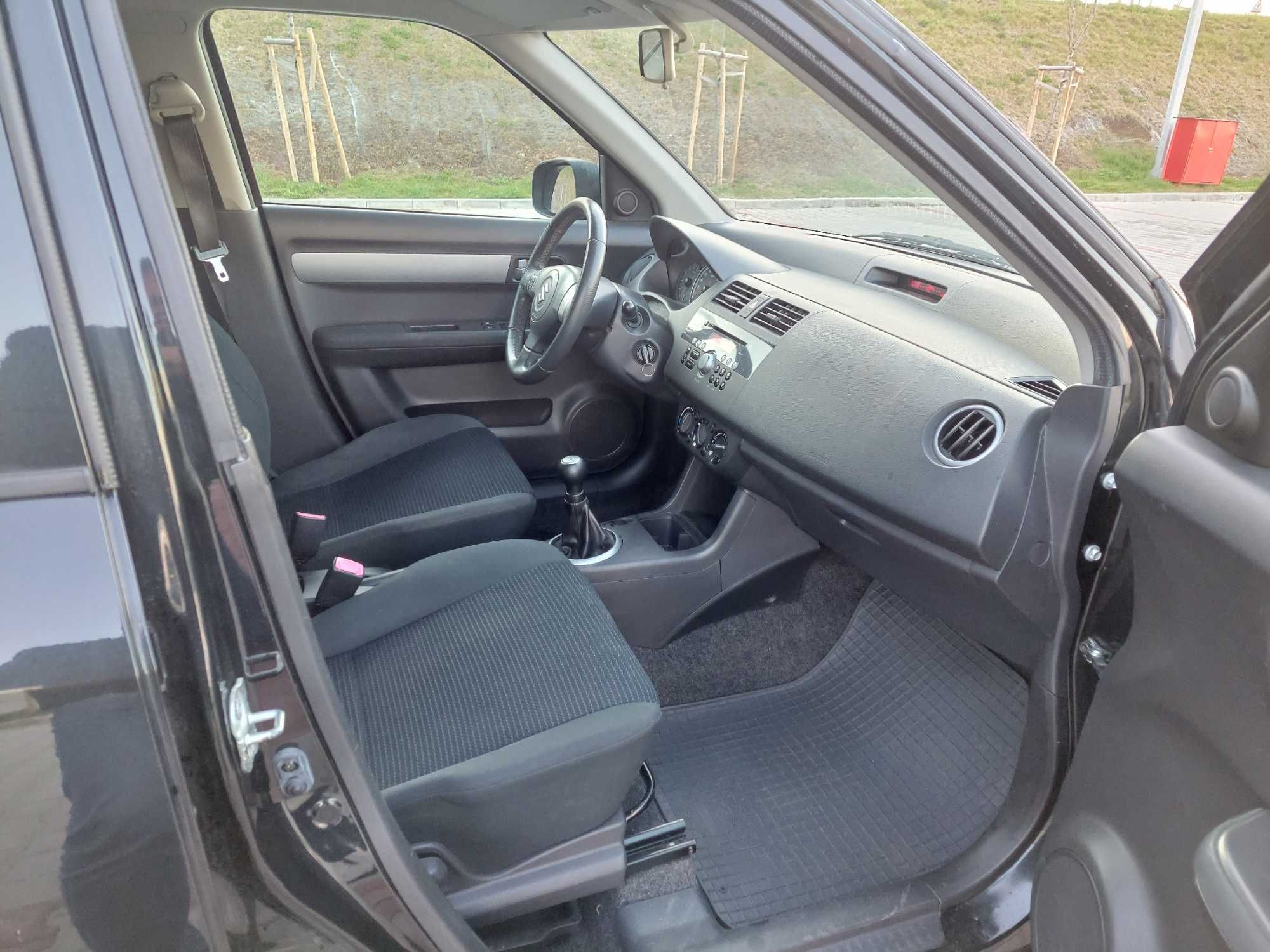 Продавам Suzuki Swift 1,3i.  Газ-бензин 90000 км.