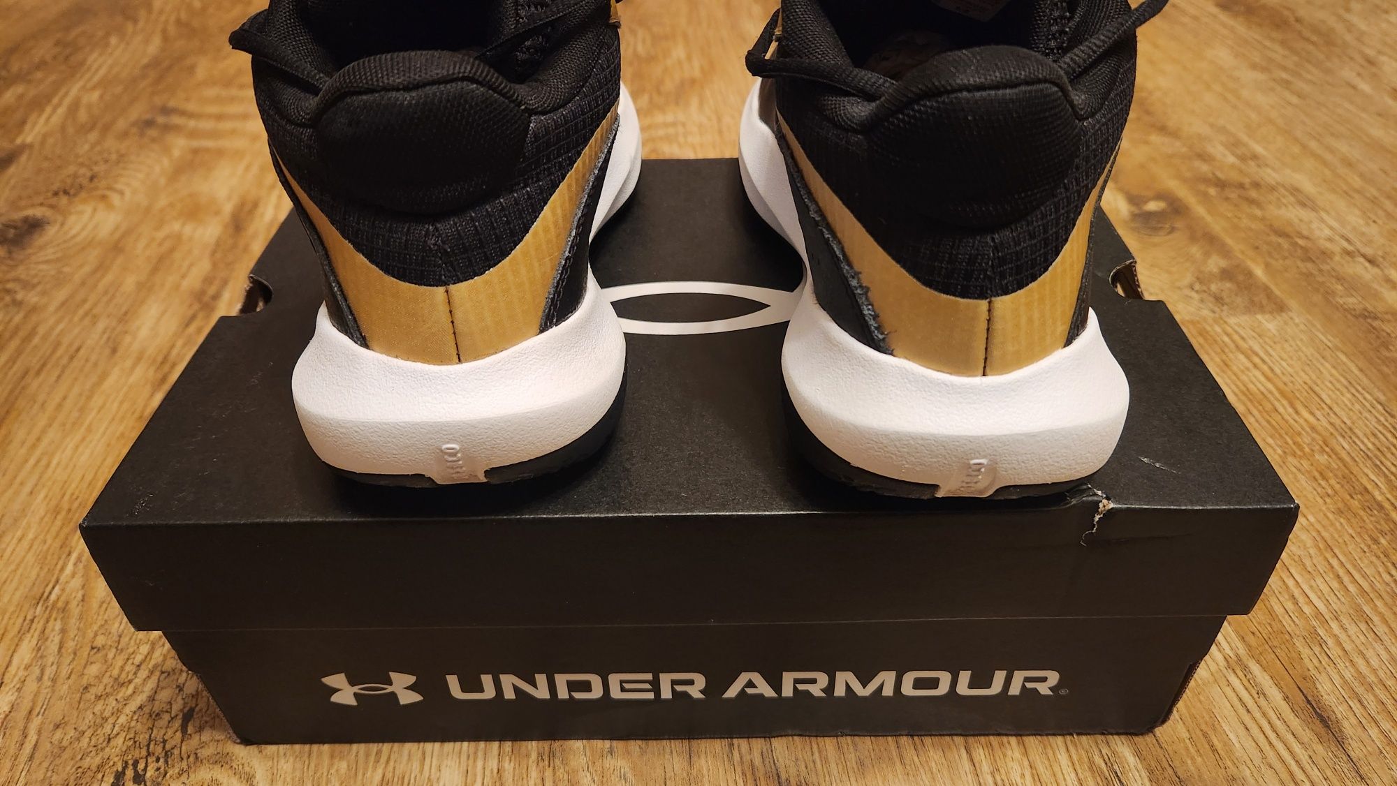 Under Armour размер 40