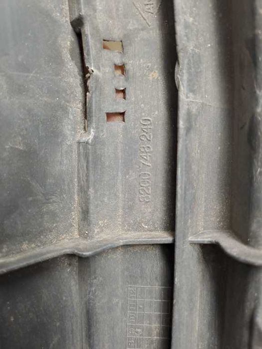 Grila radiator Dacia Logan Facelift an 2009-2012