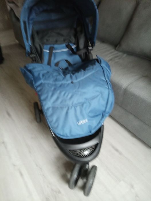 Детская прогулочная коляска