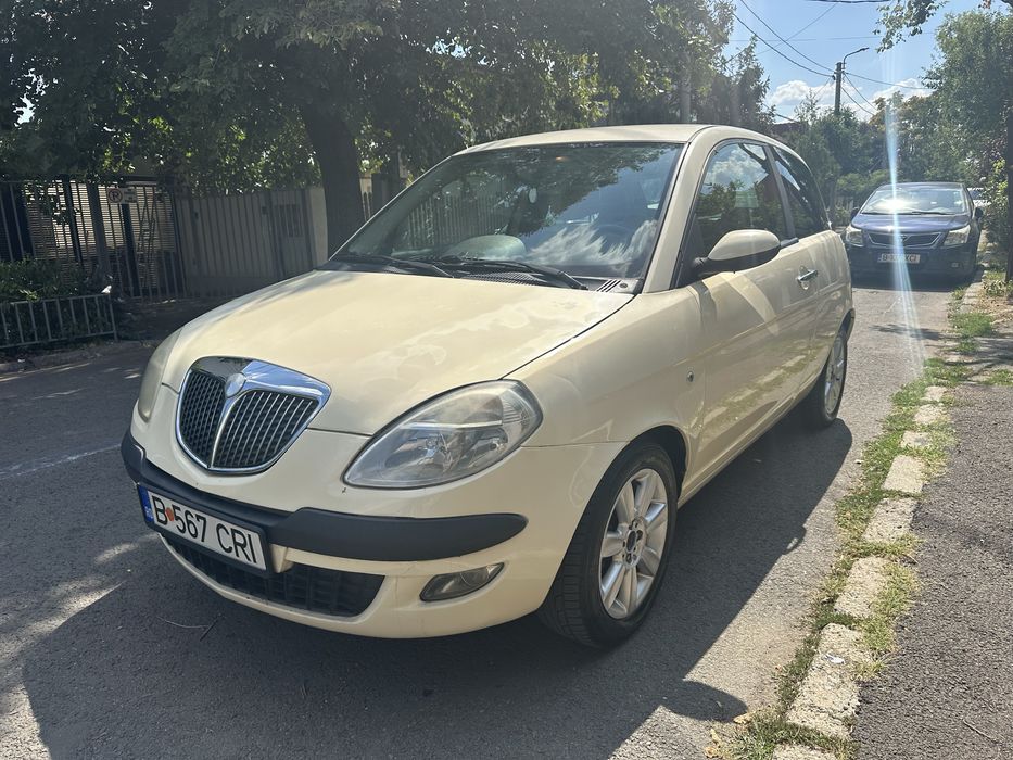 Lancia Ypsilon 1.4 benzina 132.000 km masina de oras