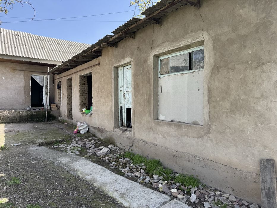 Yangi qurilgan uy sotiladi Qorasuv markazida