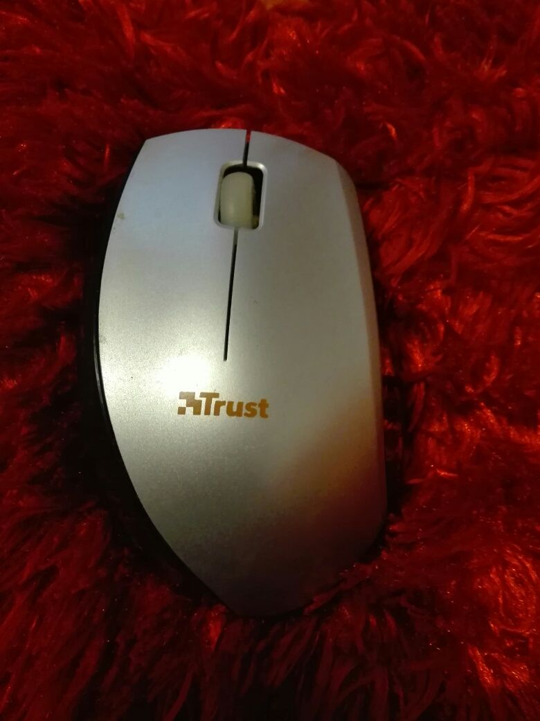 Vand mini tastatura,si maus fara fir