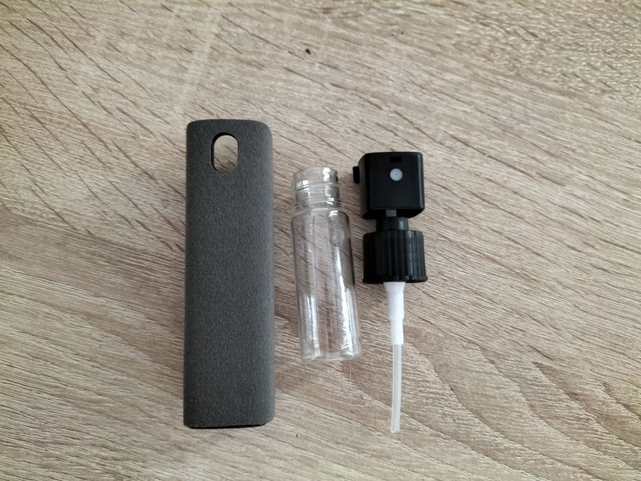 Dispozitiv curatare telefon/parfum