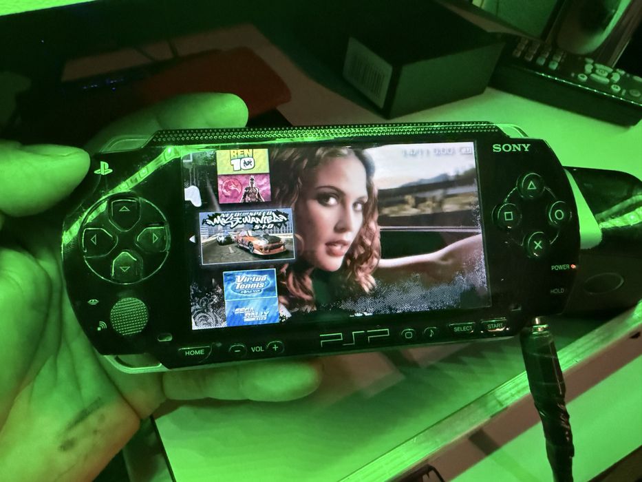 SONY PSP MODAT 8gb + cadou 16 gb