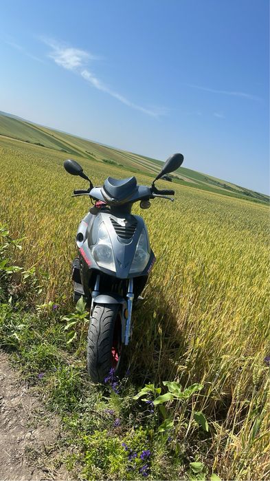 vand scuter 50cc nu stiu ce are