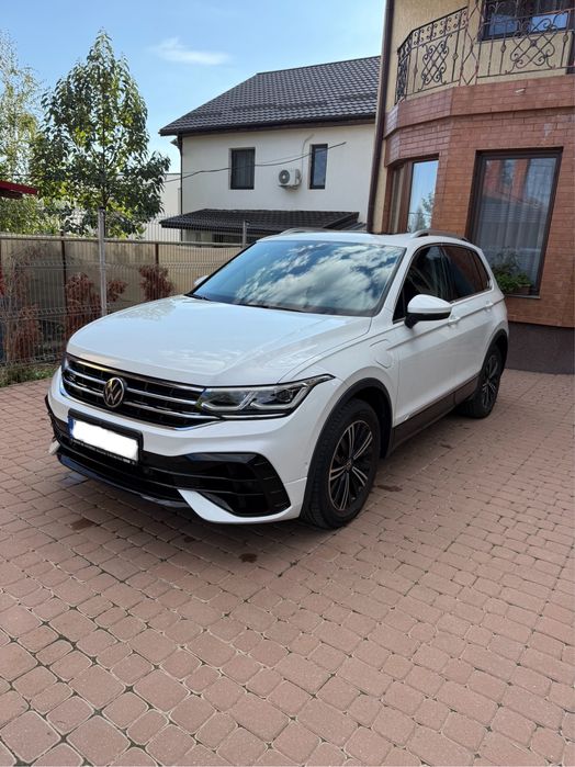 Vând Volkswagen Tiguan Plug-in Hybrid 2022