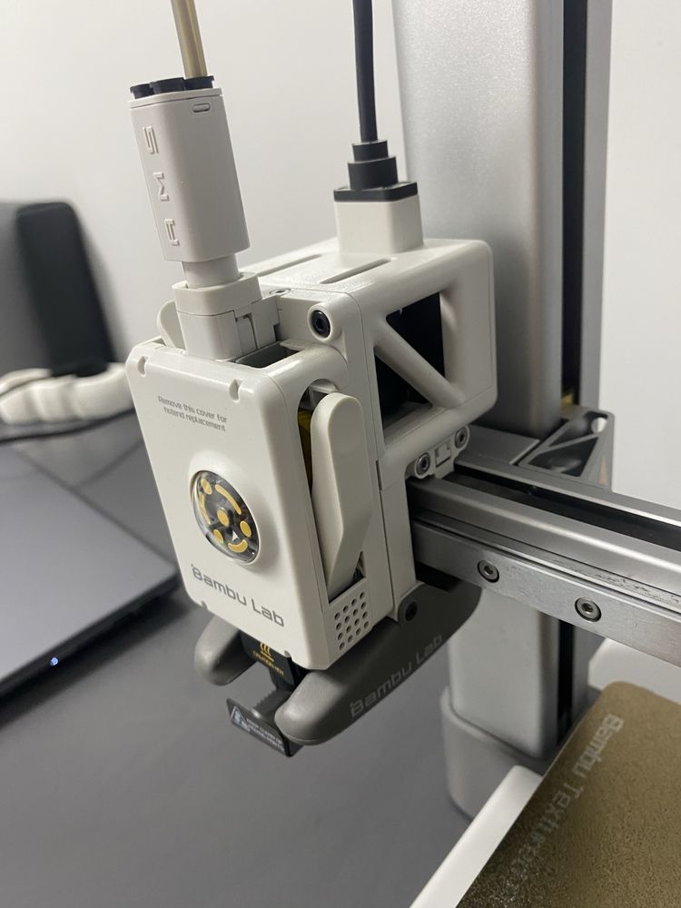 3D принтер Bambu Lab A1 – почти нов + PLA бял мат