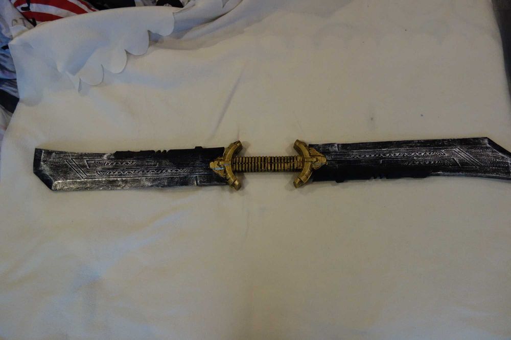 Продавам меча на Thanos ( Танус ) от Война без карай