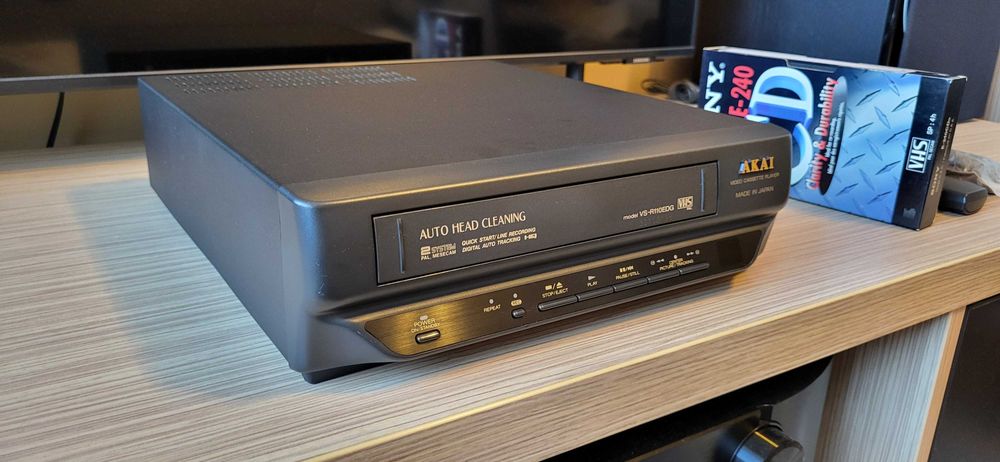 Video player cu înregistrare Akai VS-R110EDG, made în Japan, impecabil