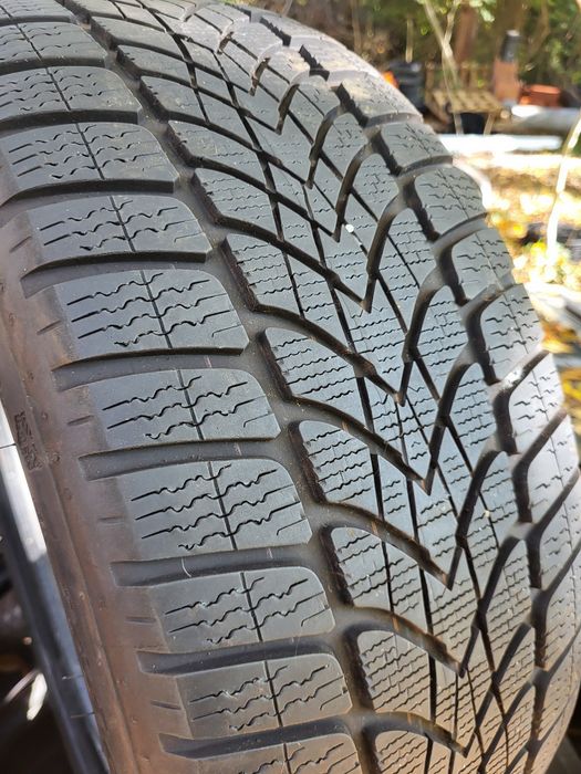 2 бр зимни 225/55/17 Dunlop Runflatt