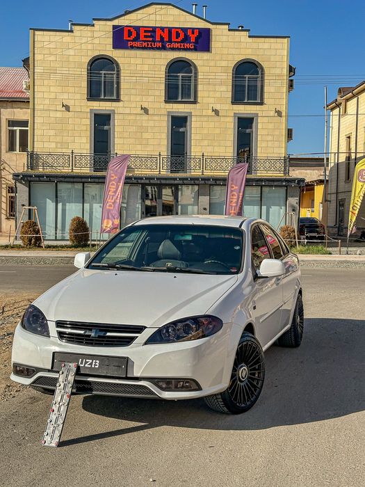 R17 Rolls Roys diska universal xama moshinaga tushadi