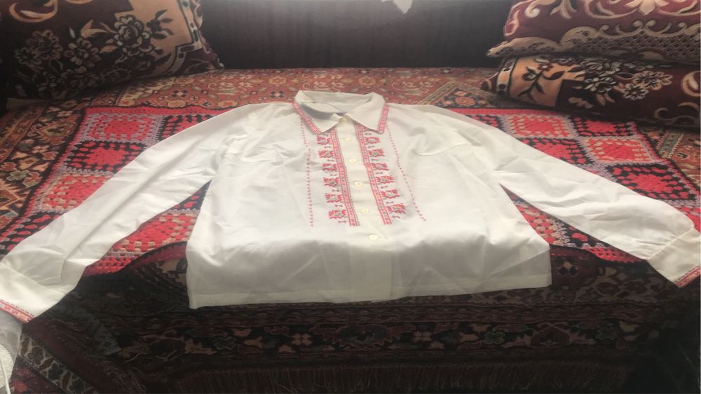 Продавам битова дамска риза , неупотребявана , размер 46