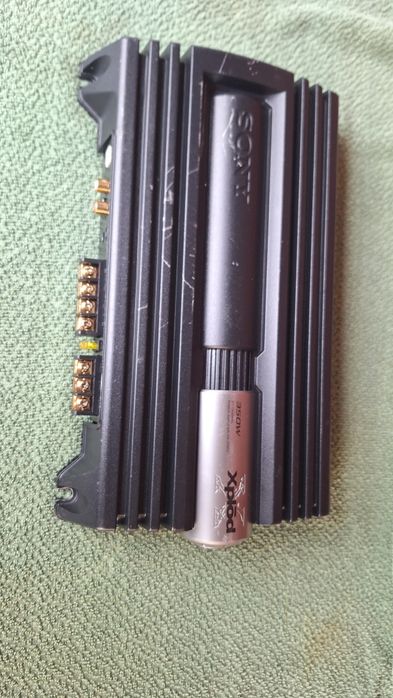 Oferta 180 lei Amplificator Sony ,alpine kicker