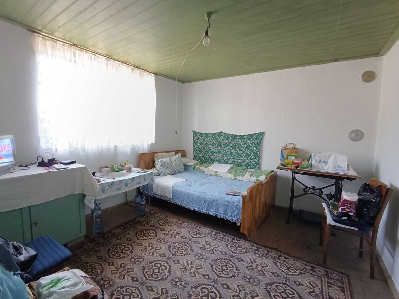 Двуетажна тухлена къща в село Иванча