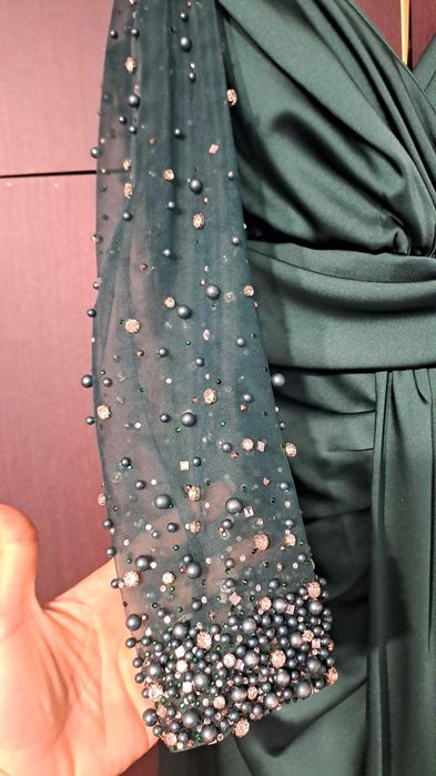 Rochie eleganta cu detalii superbe