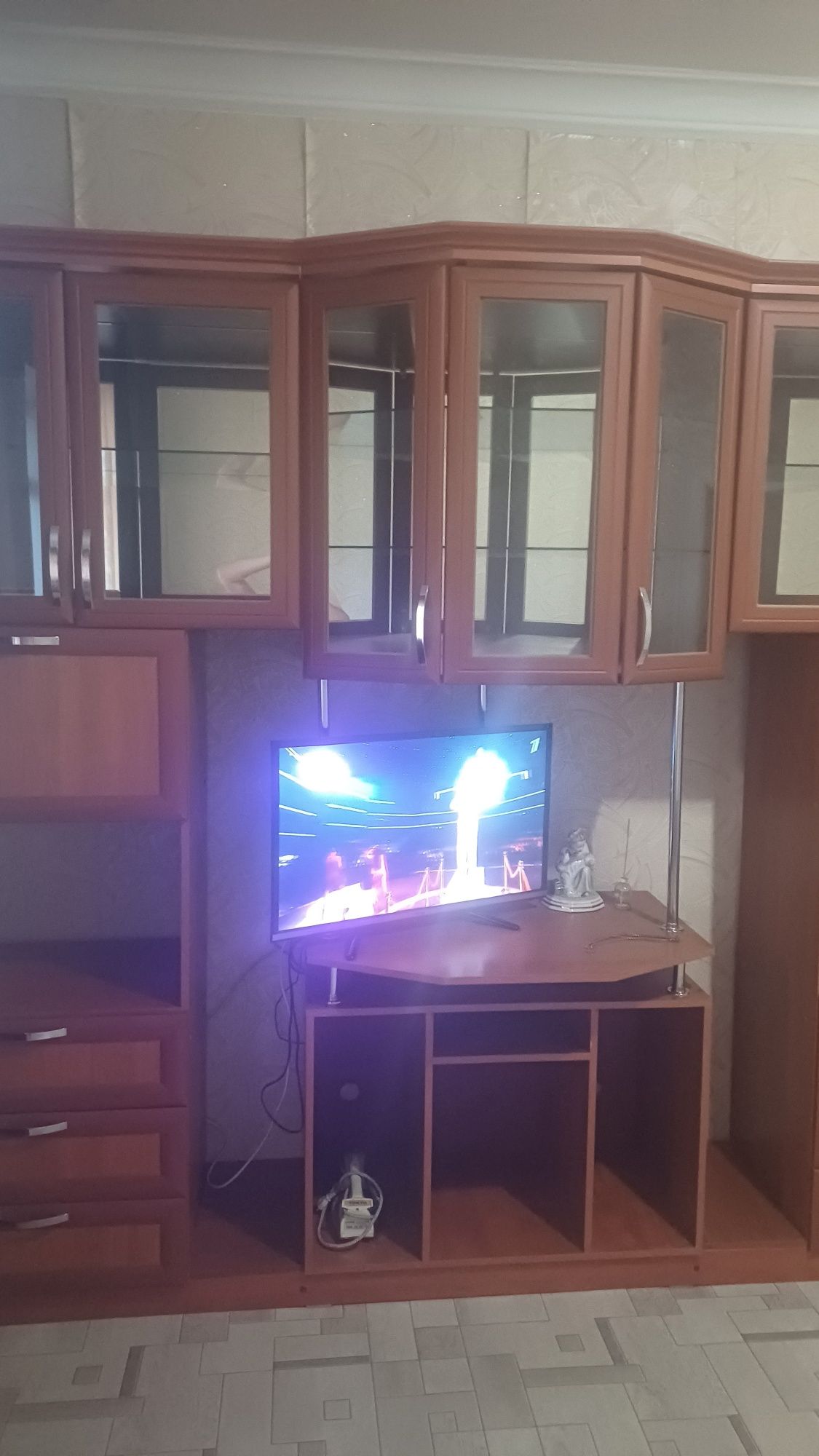 Продам стенку в зал