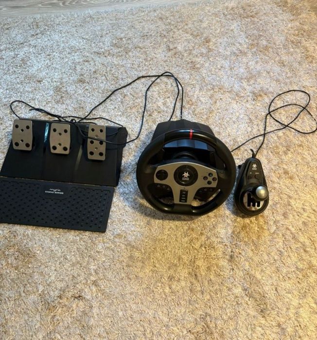 Volan Gaming cu schimbător și pedale